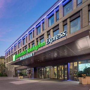 Holiday Inn Express Beijing Zhongguancun Tech Park By Ihg L Next To Yuanmingyuan Park & Beijing Sport University L Taxi 10 Minutes To Summer Palace & Peking University & Tsinghua University L 20 Minutes To Badaling Great Wall By High-Speed Railway